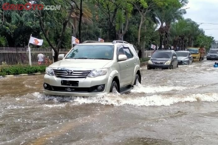 Cara Mencegah Kolong Bekas Banjir Jadi Sarang Penyakit di Mobil Matic